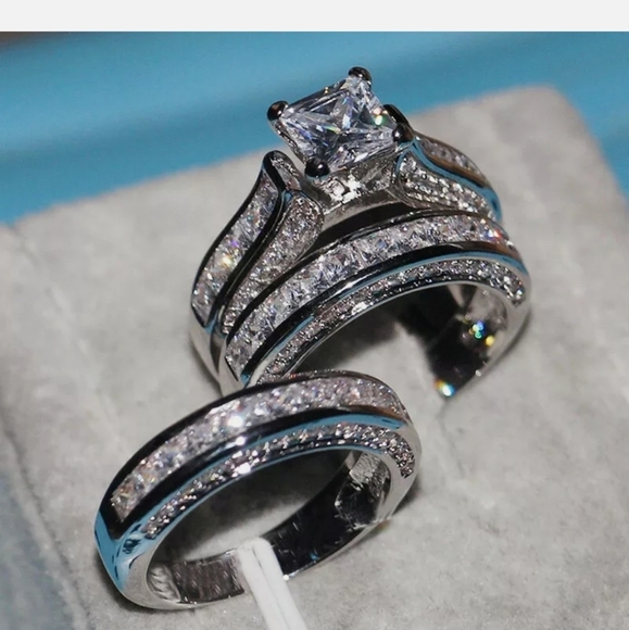 18K White Gold Diamond 3PC Engagement Ring Set - Picture 2 of 5